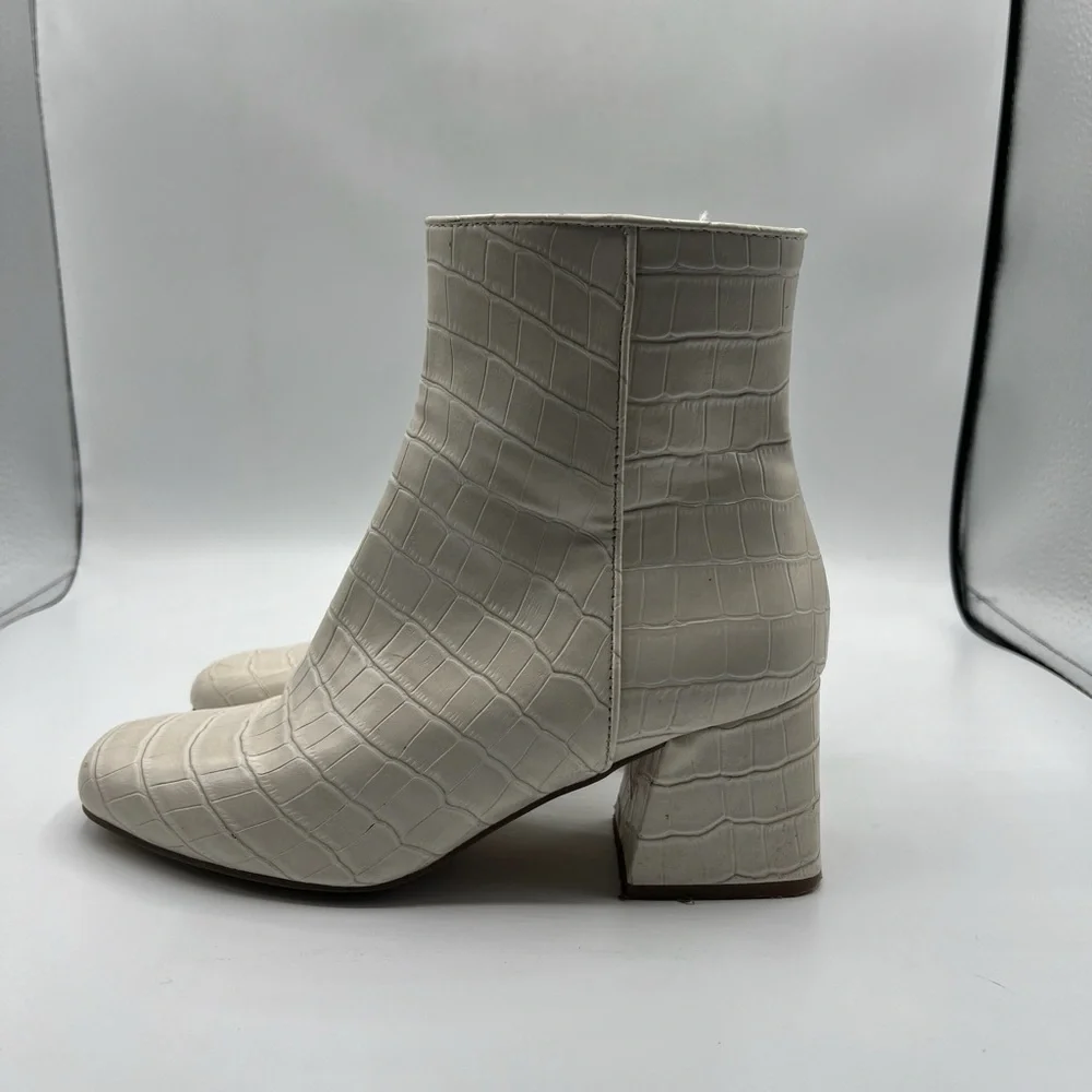 Steve‎ Madden Sz 6 1/2 Darma Beige White White Croc Embossed Booties Block Heel